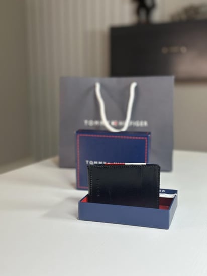 محفظة ID تومي حامل بطايق بتصميم علم انيق- اسود