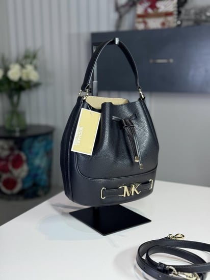 شنطة مايكل كورس بوكيت اسود وذهبي Michael Kors small bucket bag