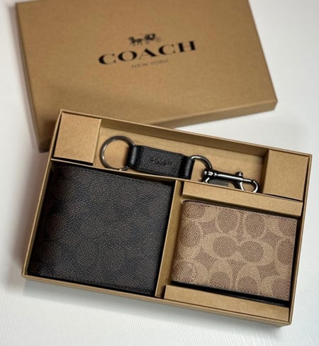 طقم كوتش محفظة مع ميدالية