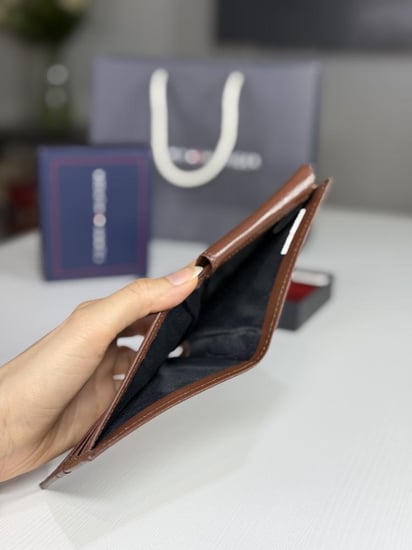 محفظة تومي جلد بني غامق بشريط تومي لوقو tommy hilfiger man wallet brown leathet