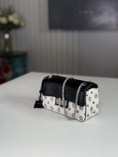 شنطة دكني كروس بودي ميني جيني ابيض واسود سجنشر dkny JENNY R02E5J15