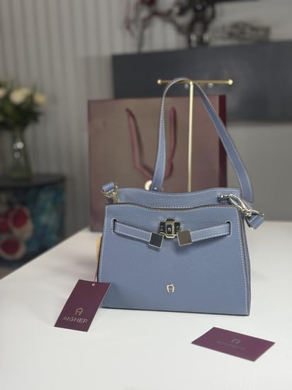 اجنر  شنطة فرح كروس بلون ازرق واشد FARAH SHOULDER BAG S- washed blue