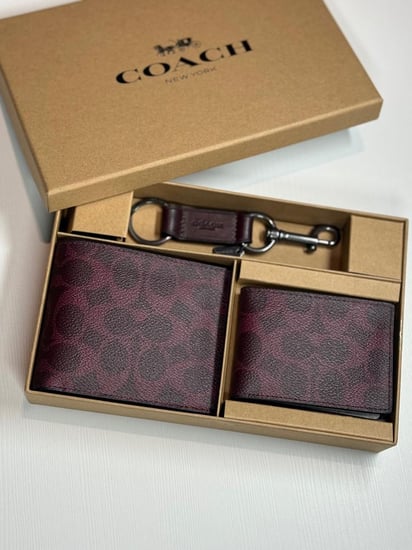 طقم كوتش محفظة مع ميدالية