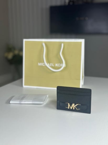 مايكل كورس كارد هولدر بجهه شفافه للاي دي ID holder- اللون من الخيارات