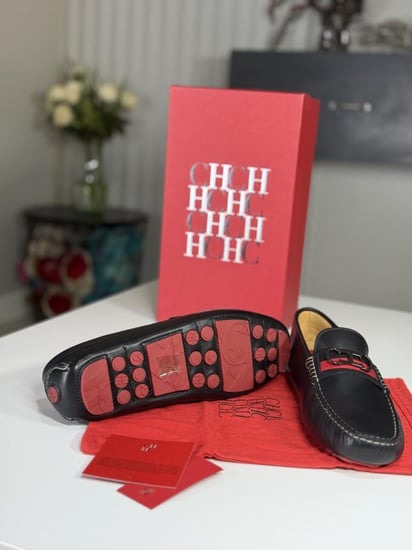 لوفر كارولينا هريرا Carolina Herrera Loafers Initials Insignia Leather من الجلد الطري ببطانه- اسود