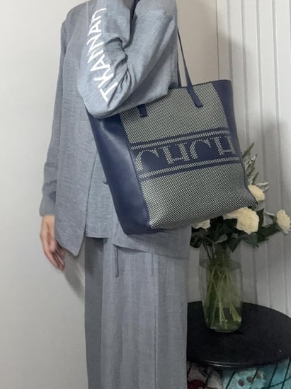 كارولينا هيريرا سمول توت بسحاب - كحلي/ ابيض  carolina herrera Top zip tote in navy with logo