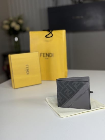 محفظة فندي رماديه سجنشر باي فولد Fendi Diagonal Wallet Grey fabric bi-fold wallet