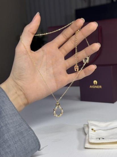 سلسلة اجنر ذهبيه مطليه بلوقو اجنر وكريستال سوارفسكي AJ64288 Gold plated long round with Swarovski crystals