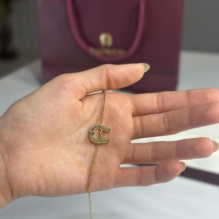 اسوار اجنر ذهبي بحرف A مع كريستال