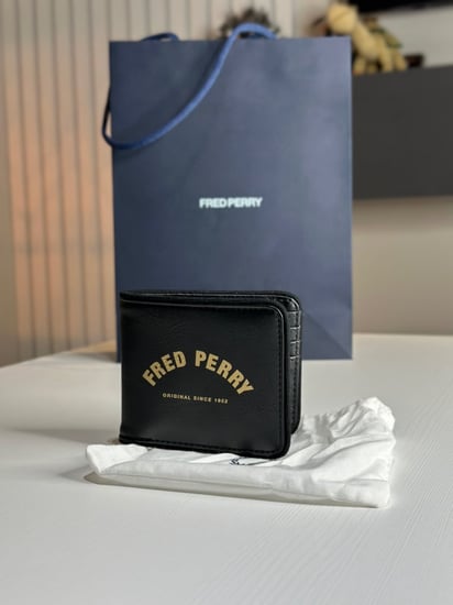 محفظة فريد بيري - اسود/ ذهبي لوقو