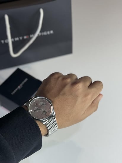 تومي هيلفيغر سبيس جري ستيل ساعة رجالية