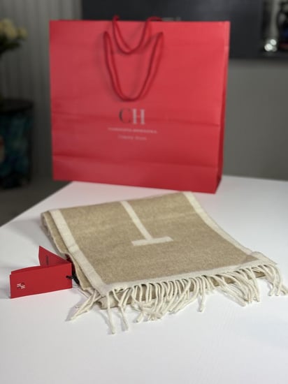 لفاف كارولينا هريرا صوف بيج سجنشر ch scarf wool Light vanilla