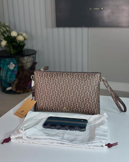 اقنر LILIA ICON POUCH WITH HAND LOOP باوتش ليليا ايكون بلون - بني