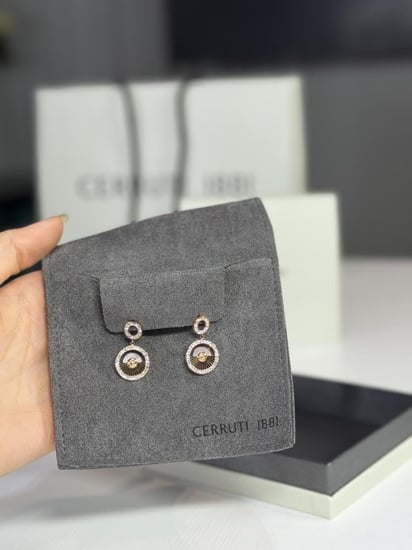 حلق شروتي ناعم بتصميم متدلي مرصع بالكريستال cerruti 1881 earring