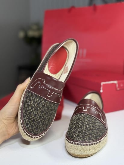 كارولينا اسبادريل بني سجنشر مزين بالجلد espadrilles Caroline Herrera brown signature limited