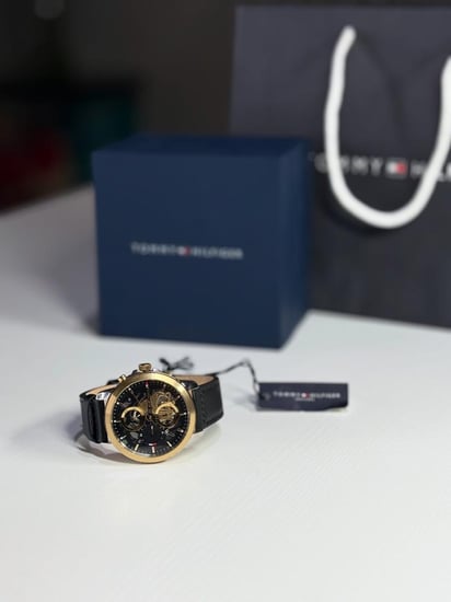 تومي هيلفيغر جست ديتيلز