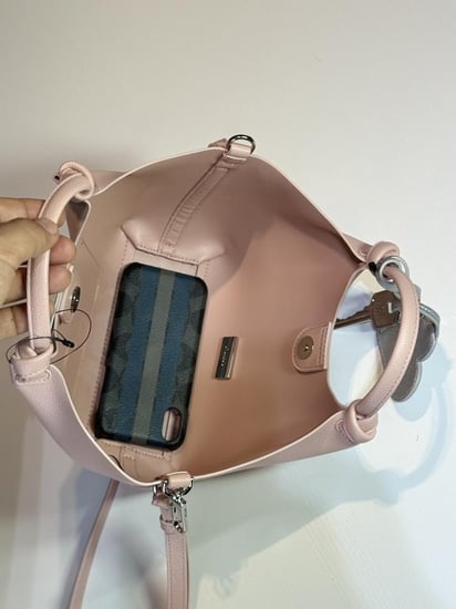 دكني سمول توت بويلا dkny paula small tote with charm