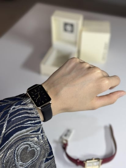 ساعة ان كلاين ستراب جلد اسود بمينا مربع Anne Klein Women's Strap Watch, AK/3702