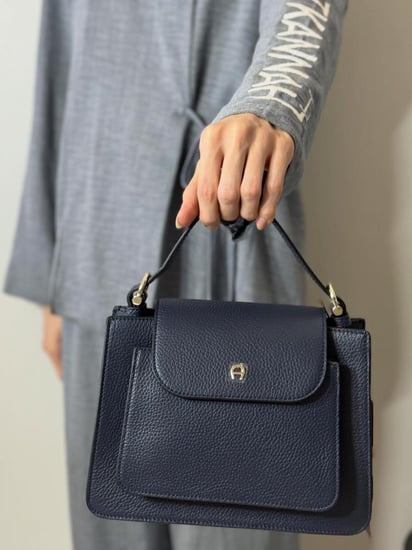اجنر ديليا باللون الكخلي سمول delia aigner s satchel navy