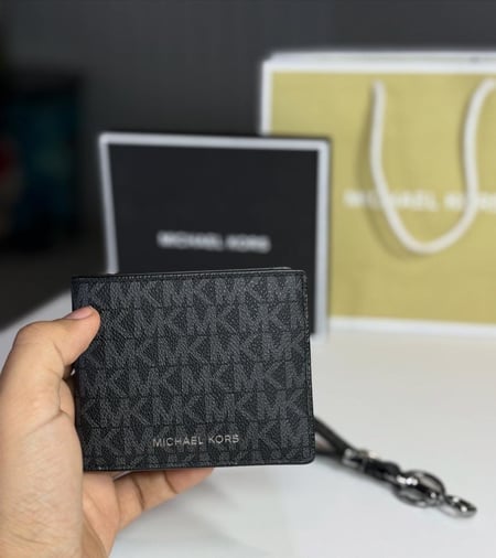 مايكل كورس بلاك سجنتشر هدية رجالية