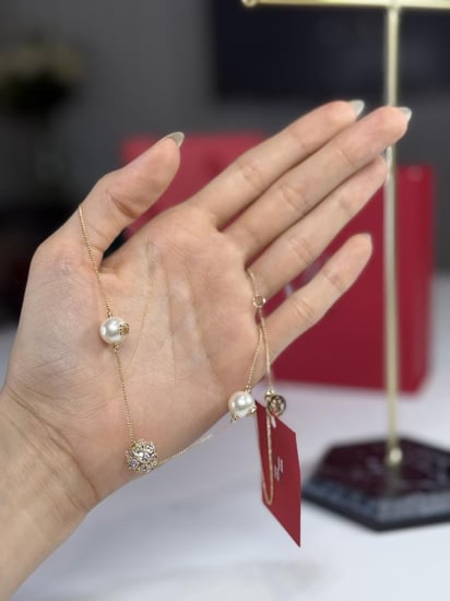 سلسلة كارولينا بلؤلؤتين واحجار ياسمين ch necklace - ذهبي