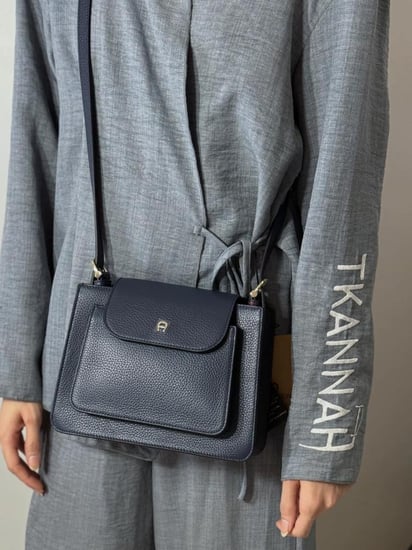 اجنر ديليا باللون الكخلي سمول delia aigner s satchel navy