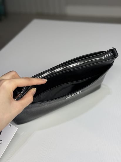 شنطة كالفن كلاين كروس بودي بثلاث جيوب اسود/ فضي calvin klein crossbody bubbled leather