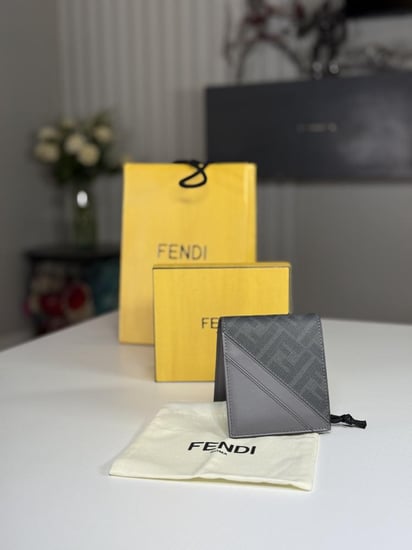 محفظة فندي رماديه سجنشر باي فولد Fendi Diagonal Wallet Grey fabric bi-fold wallet