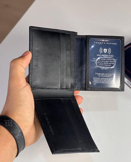 تومي هيلفيغر محفظة رجالية