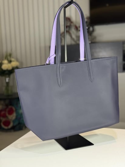 توت لاكوست انا قلبتين باللون البنفسجي Anna Reversible Tote With Pouch move