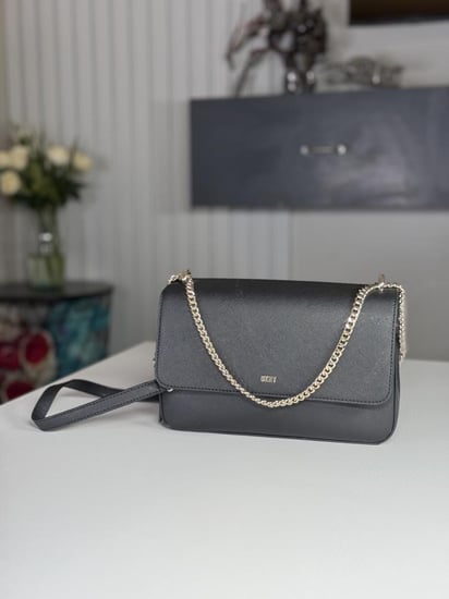 دكني شنطة كتف ميديم Sina flap بجلد اسود سفيانو