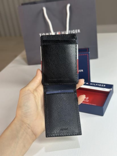 محفظة ID تومي حامل بطايق بتصميم علم انيق- اسود