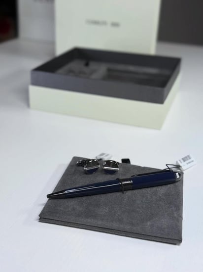 طقم شروتي رجالي باللون الكحلي و الفضي  CERRUTI 1881 navy Pen and Cufflinks Set box