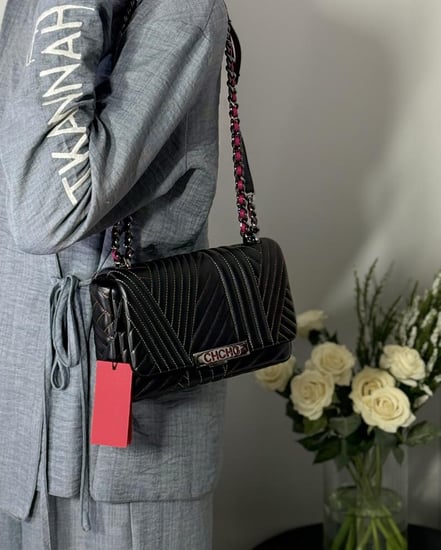 كارولينا شنطة كتف بيمبا فوشي بخطوط ملونه bimba s - اسود/ فوشي/ رمادي