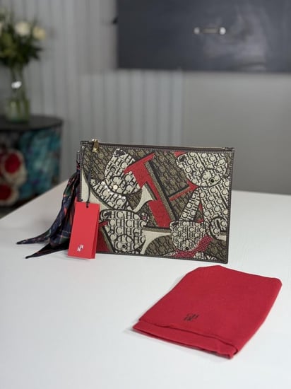 كارولينا هيريرا باوتش تيدي سجنشر Carolina Herrera Pouch Continental Shopping Ositos