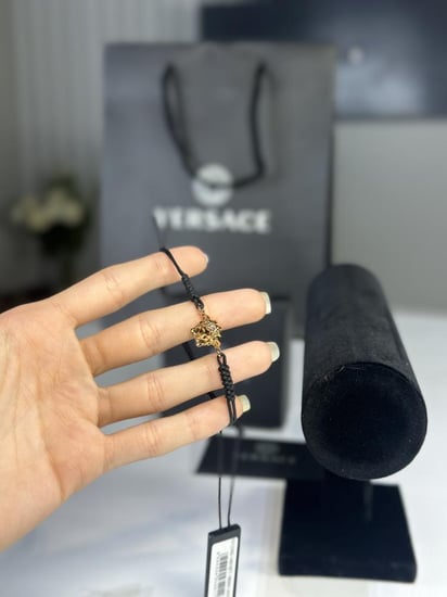 اسوار فيرزاتشي خيط انيق بلوقر مادوزا الذهبي