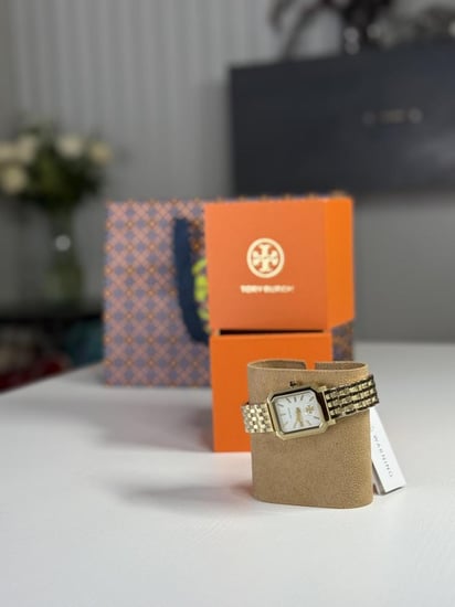 ساعة توري برتش روبسن ذهبيه بعلامه Tory Burch TBW1500 Robinson Stainless Steel Gold Watch متحركه مع الثواني