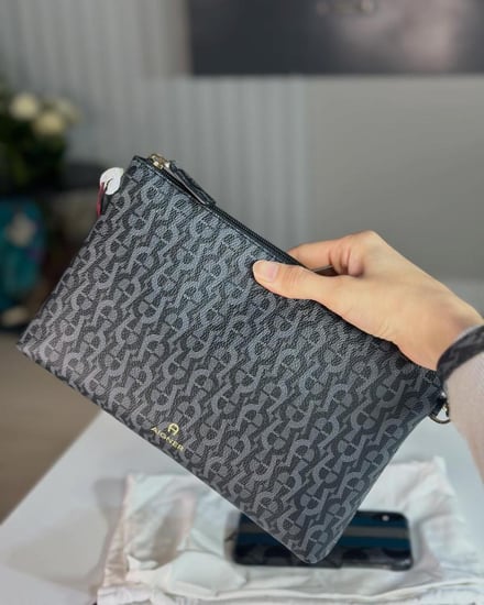 اقنر LILIA ICON POUCH WITH HAND LOOP باوتش ليليا ايكون بلون - اسود