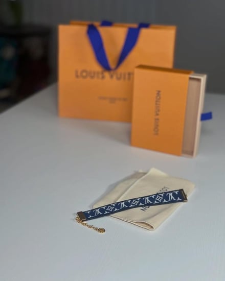 اسوار لويس فيتون بودي ايكون قماشي بوجهين سجنشر M8749Z Pulsera LV Buddy- كحلي/ ابيض