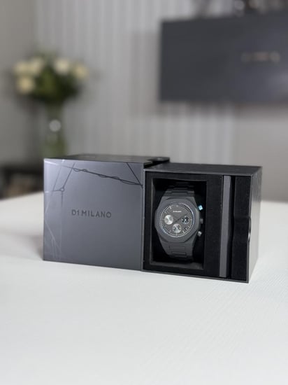 ساعة دي ون ميلانو بلاك كروم خفيفه بتفاصيل  بلون ازرق CHARCOAL BLACK POLYCHRONO 40.5MM