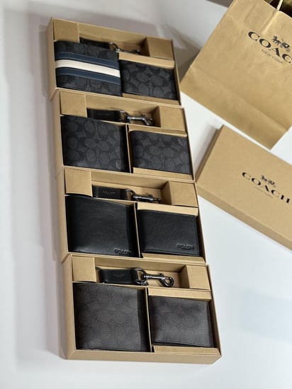 طقم كوتش محفظة مع ميدالية