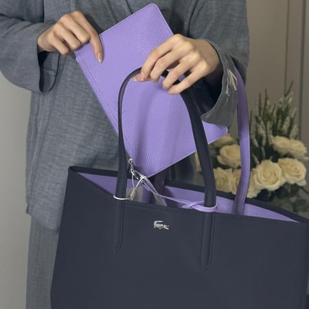 توت لاكوست انا قلبتين باللون البنفسجي Anna Reversible Tote With Pouch move