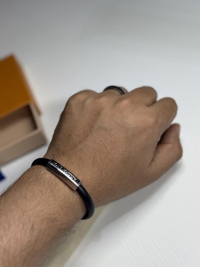 لويس فيتون اسوار جلد كلاسيك كليب M8119E Clip It Bracelet