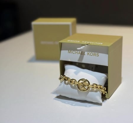 مايكل كورس لوقو شين اسوار ذهبي logo chain gold bracelet micheal kors