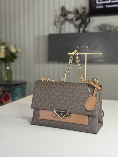 مايكل كورس شنطة كتف سي سي ميديم سجنشر بلون بني MICHAEL KORS Cece Medium Logo Shoulder