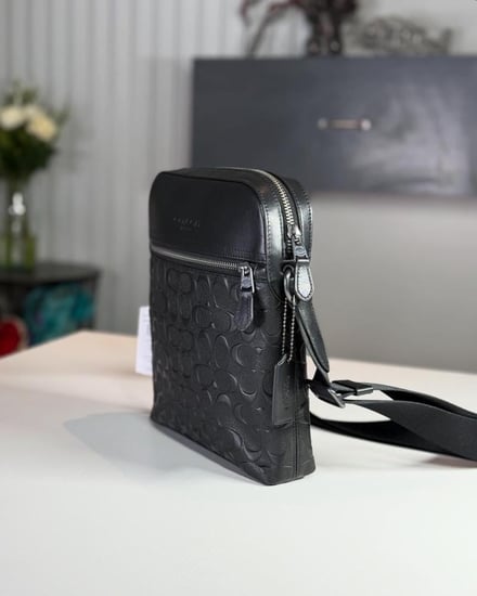 كوتش هيوستن ترفل سجنتشر اسود Houston Flight Bag In Signature Leather 4009