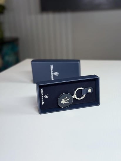 ميدالية مزراتي باللون الفضي و الكحلي Men Rose Gold Key Ring maserati