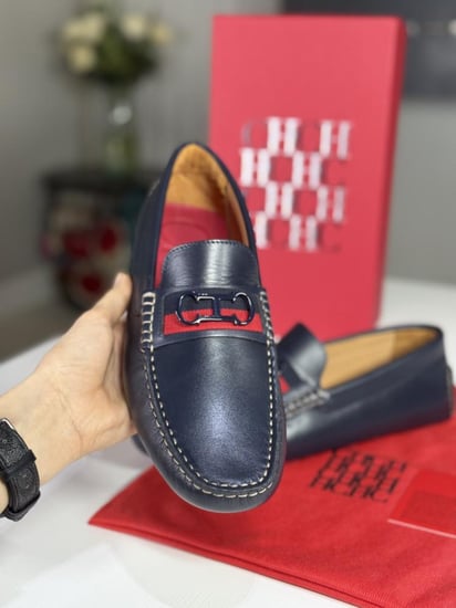 لوفر كارولينا هريرا Carolina Herrera Loafers Initials Insignia Leather من الجلد الطري ببطانه- كحلي