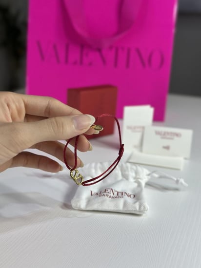 فالنتينو v-logo اسوار سقنشر خيط قطن مرصع بكريستال سوارفسكي- احمر