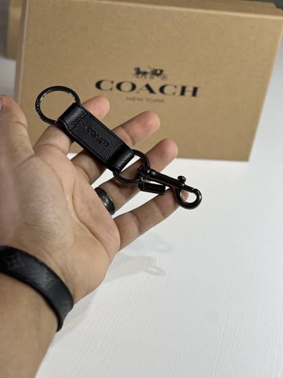 طقم كوتش محفظة مع ميدالية